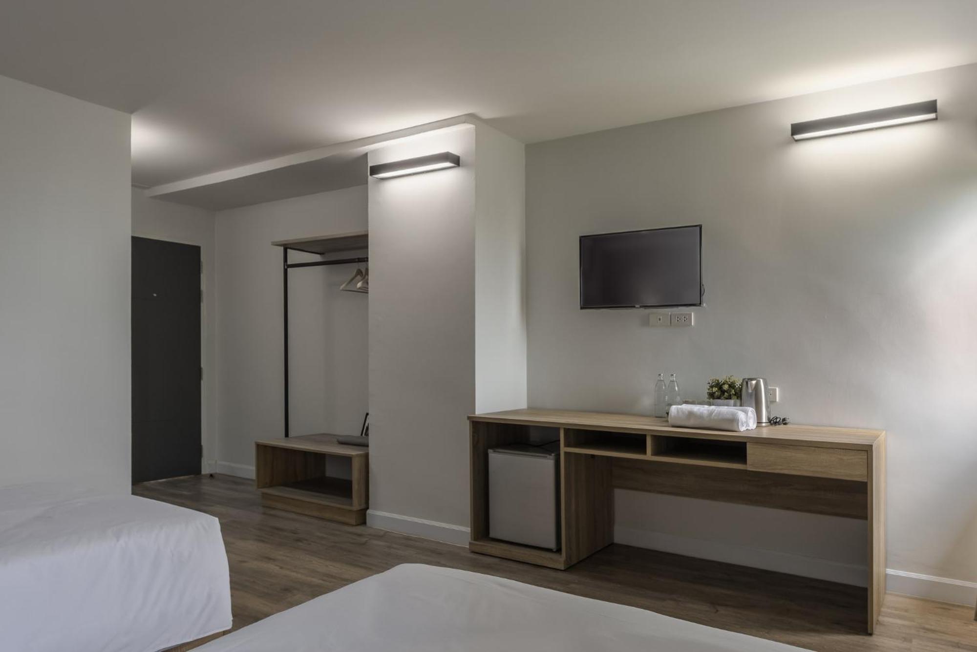 Carnation Residence Samut Prakan Exteriör bild