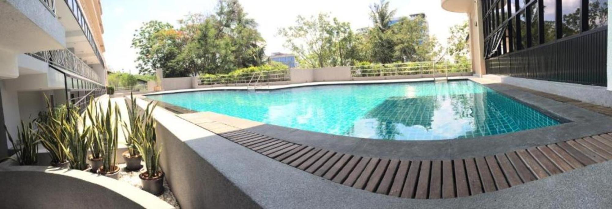 Carnation Residence Samut Prakan Exteriör bild